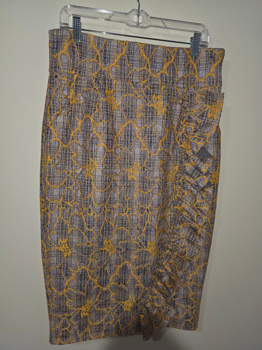 Silver/gray and yellow patterned size L pencil skirt. N by Nancy